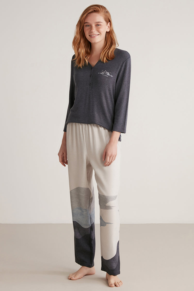 Pyjama à haut gris anthracite et pantalon imprimé