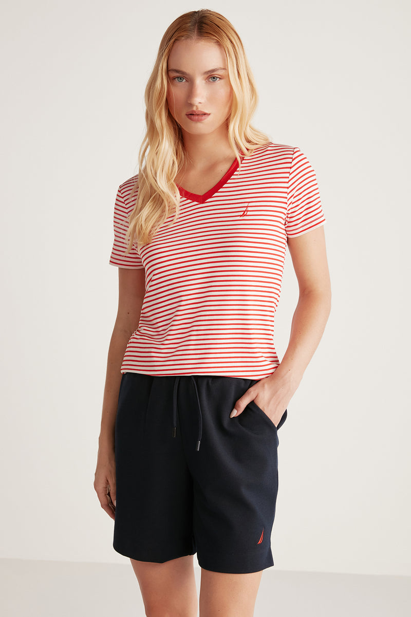 Ensemble short bleu uni et t-shirt rouge rayé