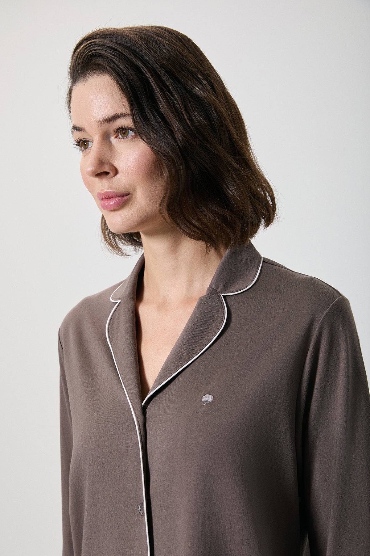 Aube Sereine - Pyjama boutonné - Lumière naissante et élégance apaisée