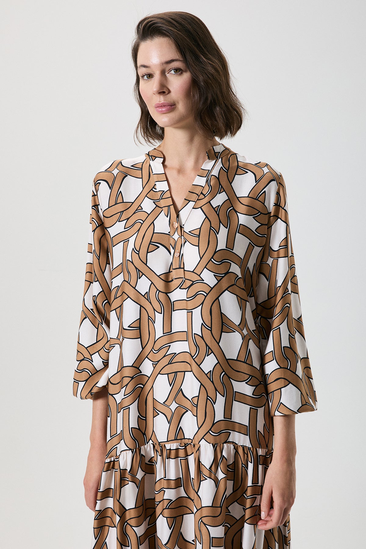 Éclat Soyeux - Robe longue - Raffinement lumineux et sensualité enveloppante