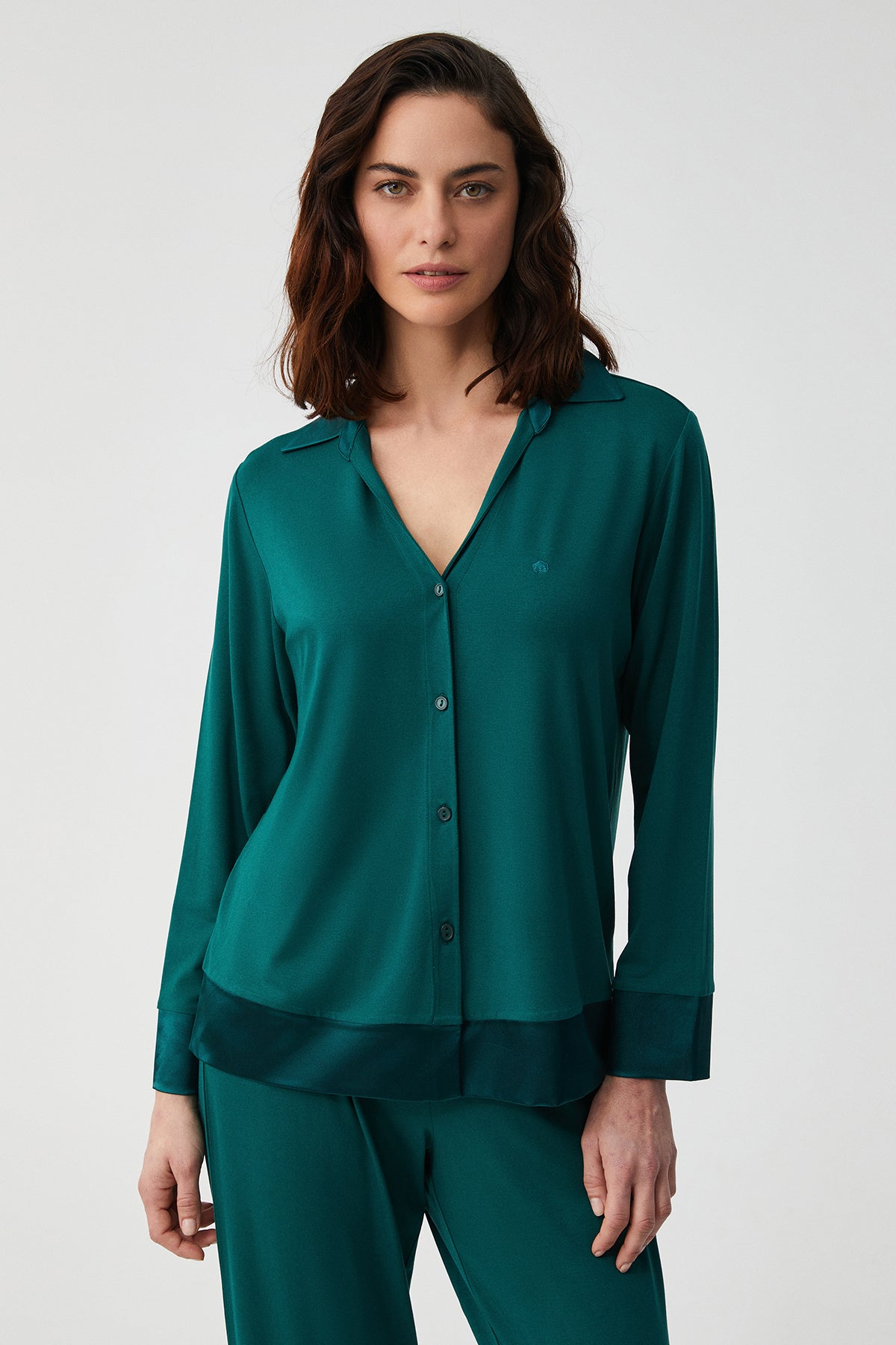 Émeraude Nocturne - Pyjama boutonné - Élégance mystérieuse et confort noble