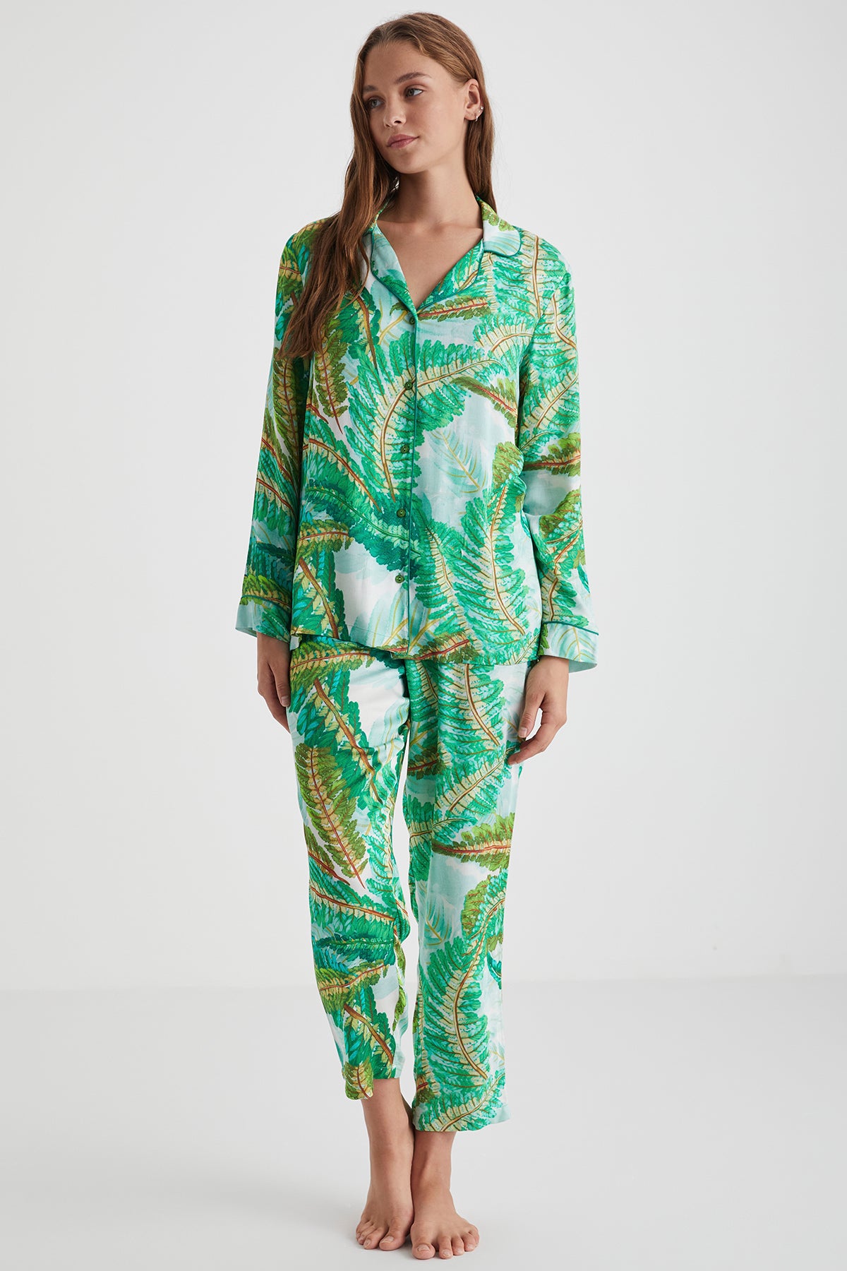 Forêt Tropicale – Pyjama boutonné - Élégance naturelle et évasion tropicale