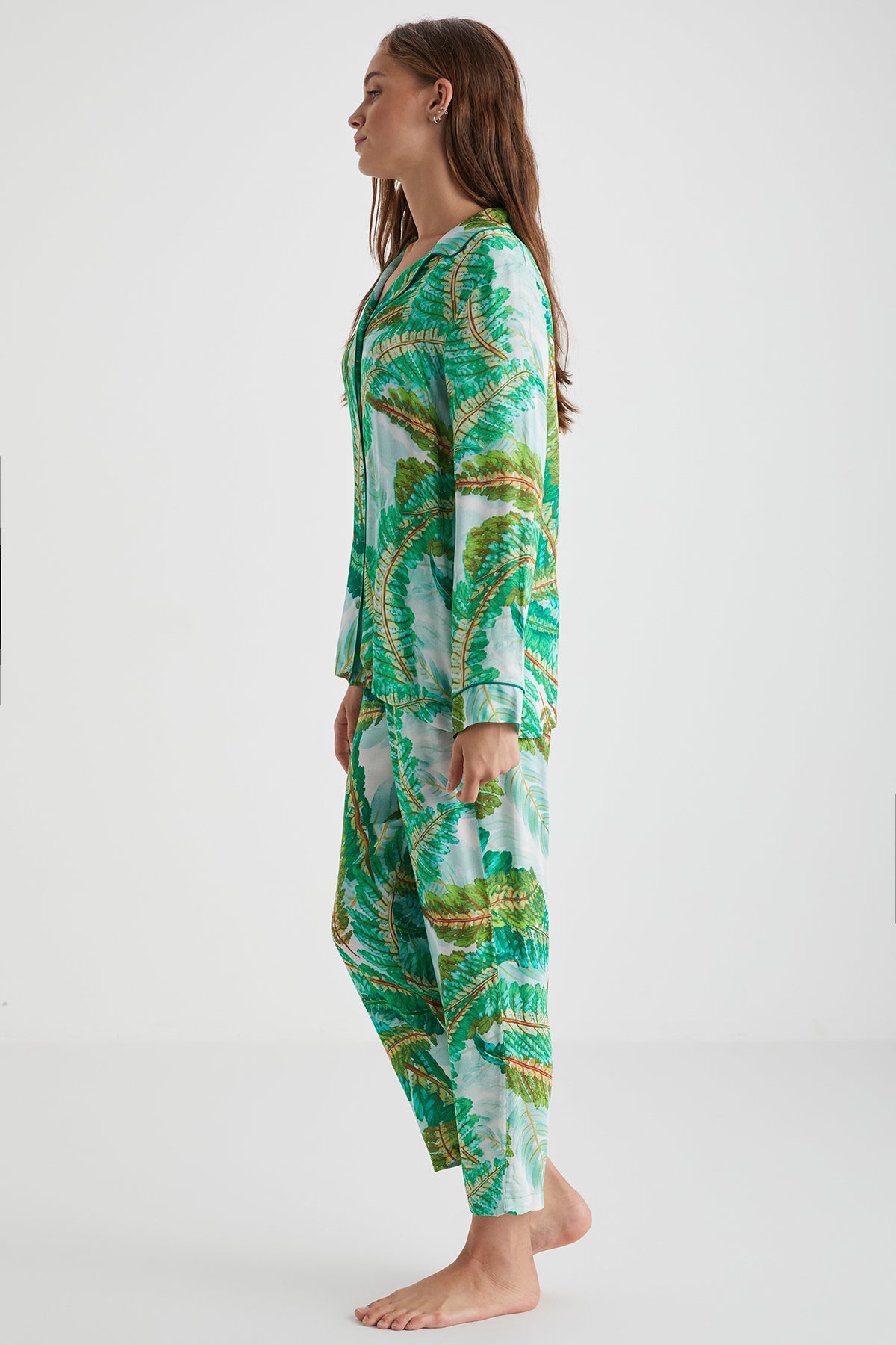 Forêt Tropicale – Pyjama boutonné - Élégance naturelle et évasion tropicale