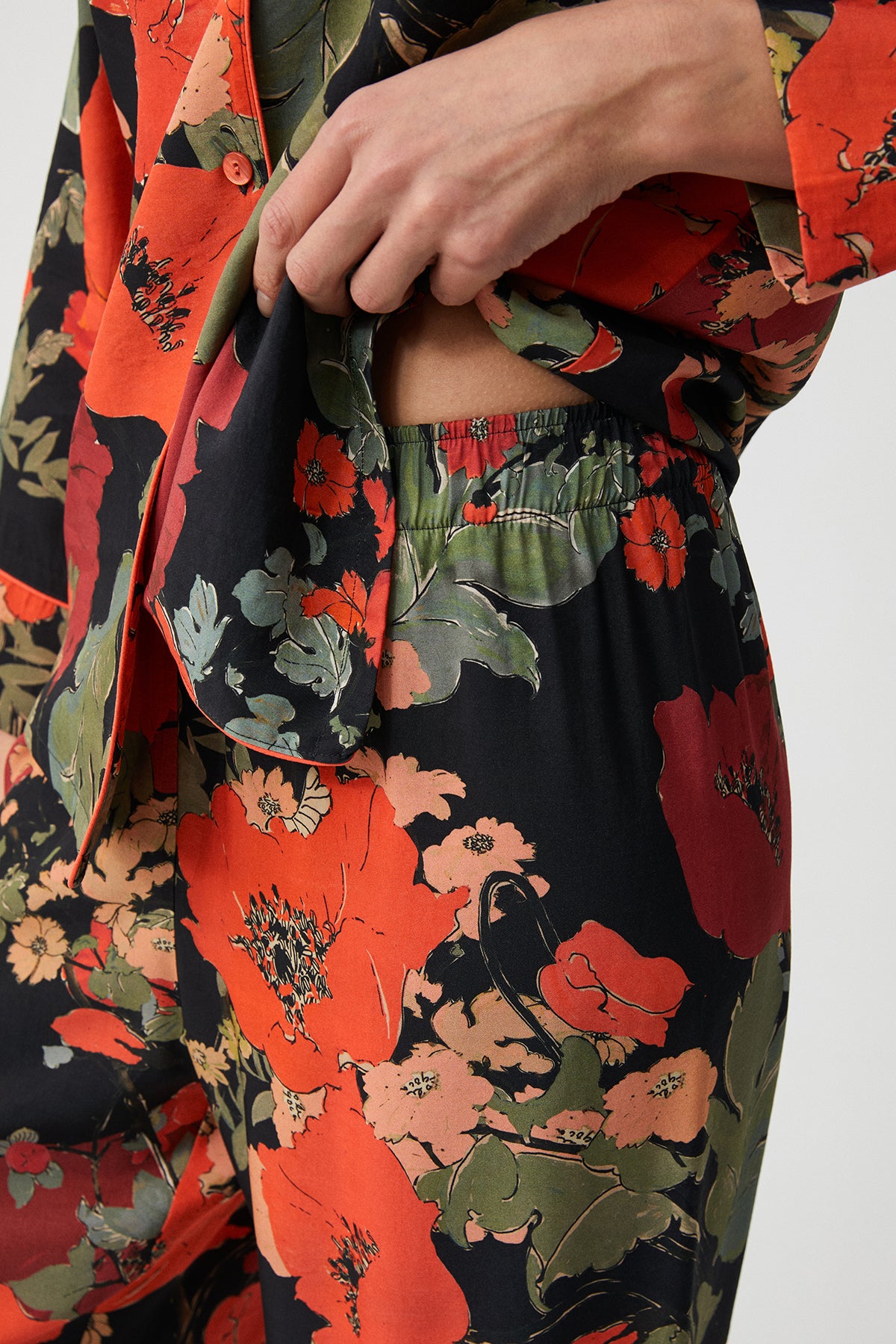 Flamme de Dahlia - Pyjama boutonné - Chic intemporel et éclat flamboyant