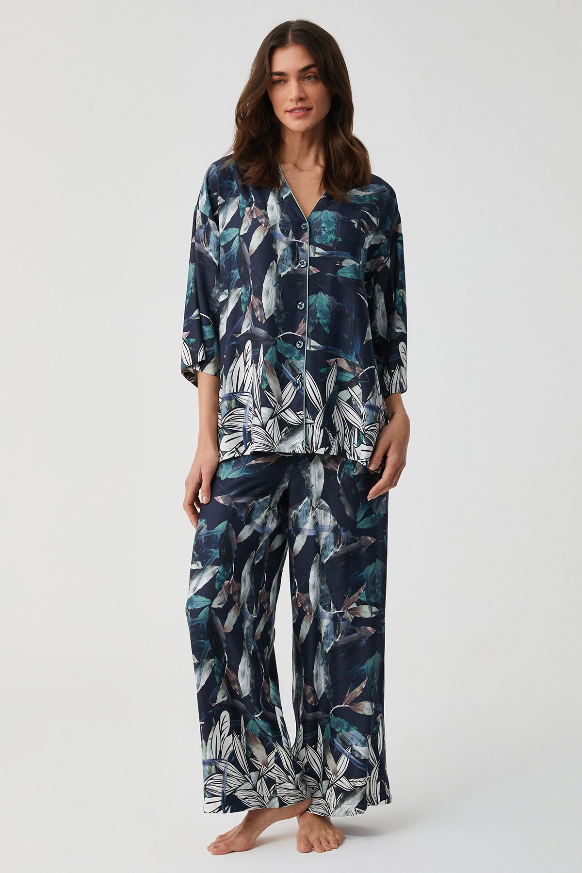 Orchidée Nocturne - Pyjama boutonné - Élégance sensuelle et raffinement mystérieux