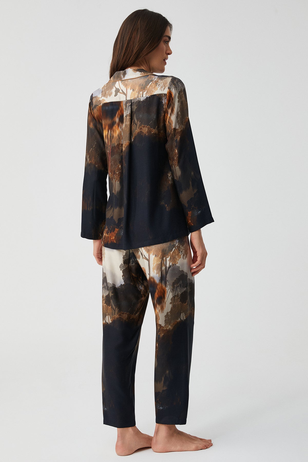 Chrysanthème d’Automne - Pyjama boutonné - Élégance intemporelle et confort raffiné 