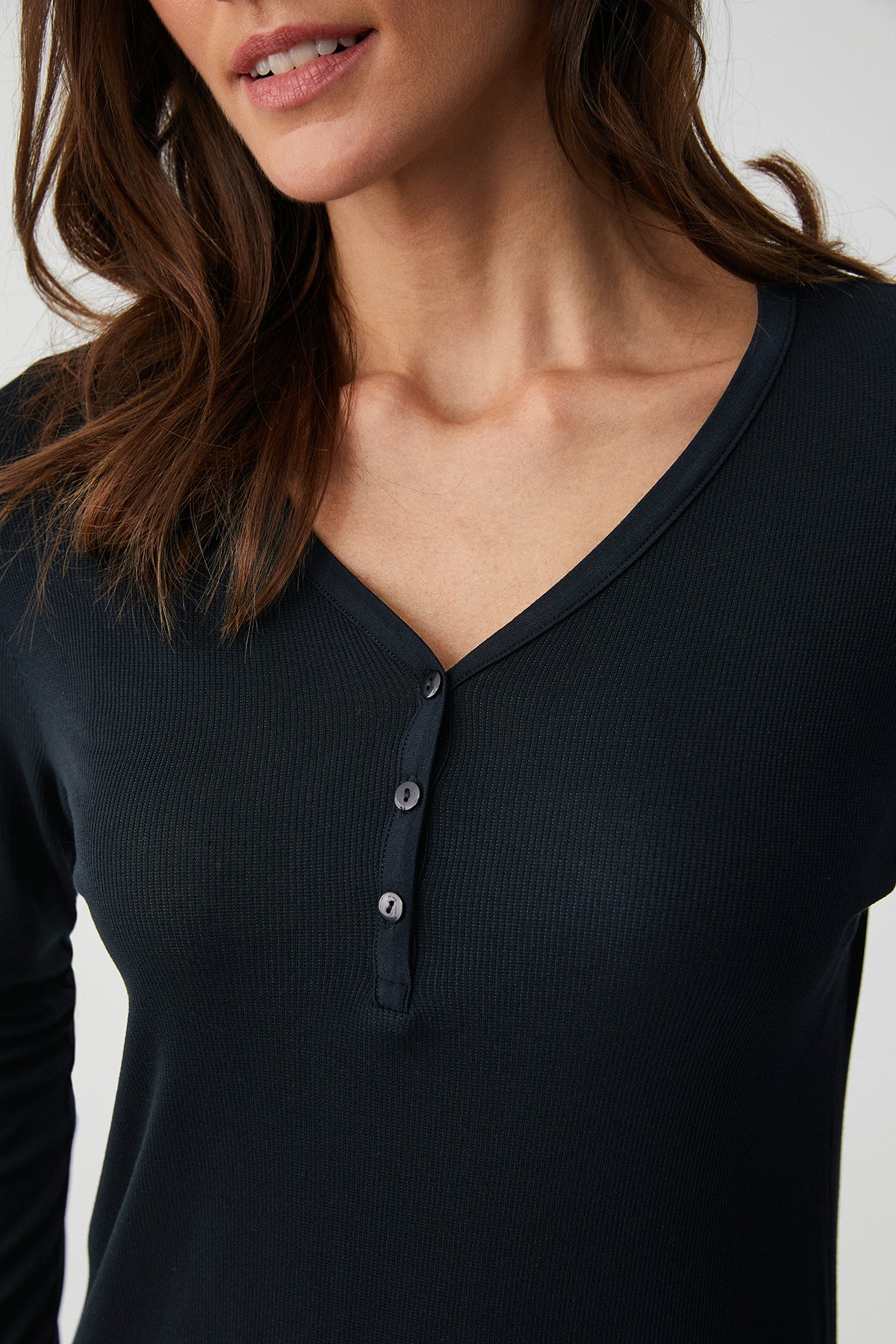 Ébène Camélia - Pyjama 2 Pcs - Élégance intime et sobriété raffinée