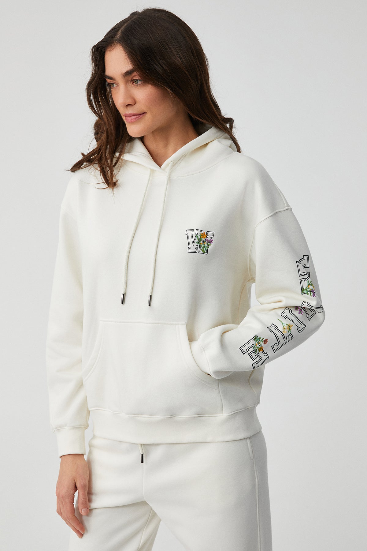 Camélia Ivoire - Survêtement 2 Pcs - Raffinement discret et de pureté élégante