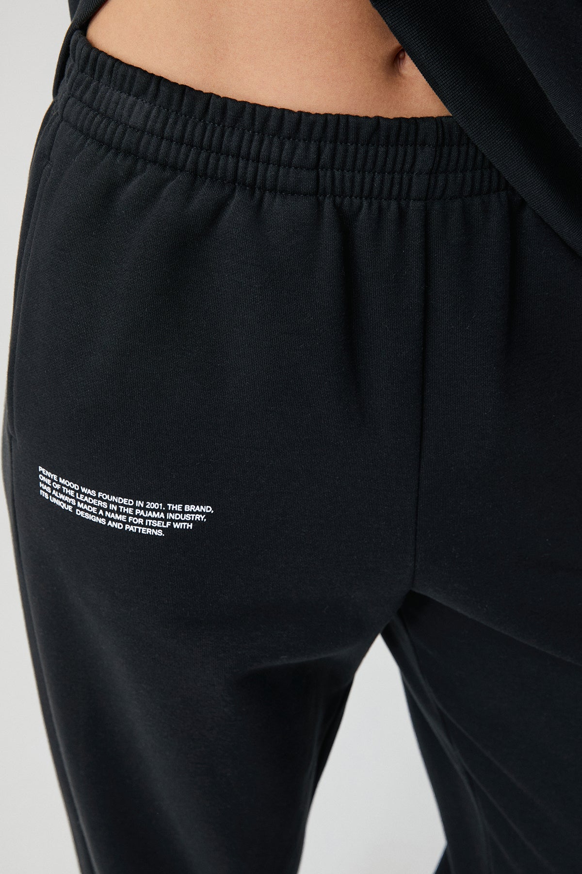 Nuit Dahlia - Survêtement 2Pcs - Élégance mystérieuse et confort enveloppant