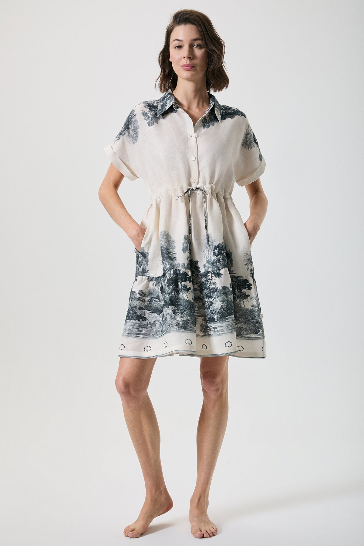 Jasmine Ébène - Robe courte -  Grâce naturelle et élégance artistique