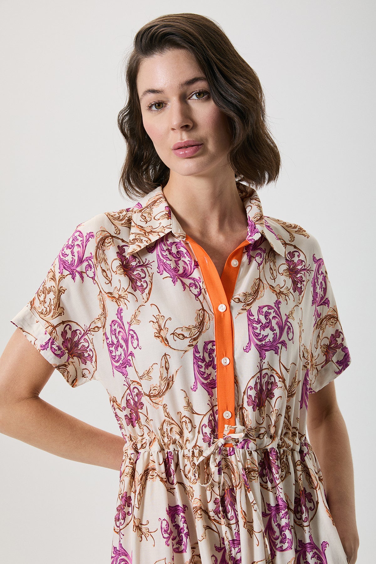 Douce Ambrée - Robe courte - Tendresse lumineuse et délicatesse sensuelle