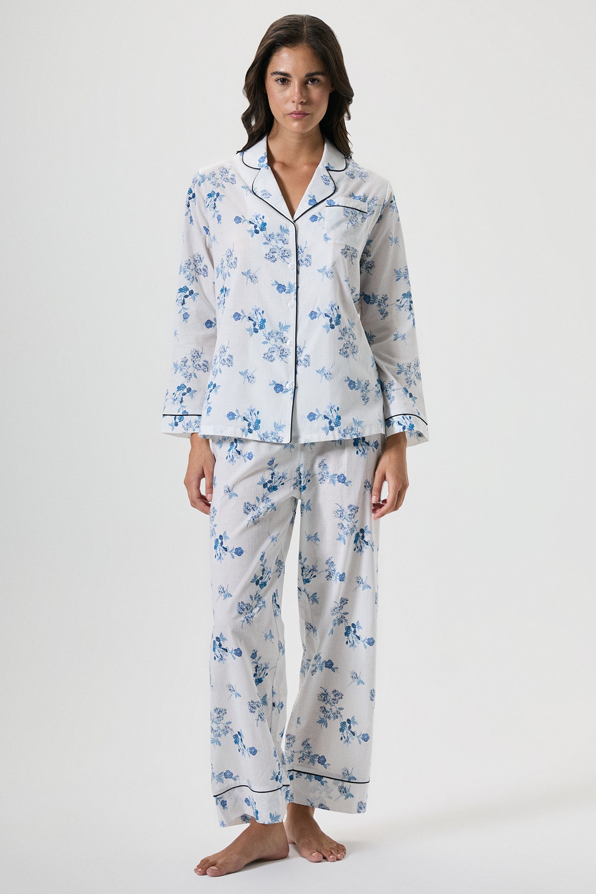 Éclat Bleu - Pyjama boutonné- Fraîcheur lumineuse et délicatesse florale 