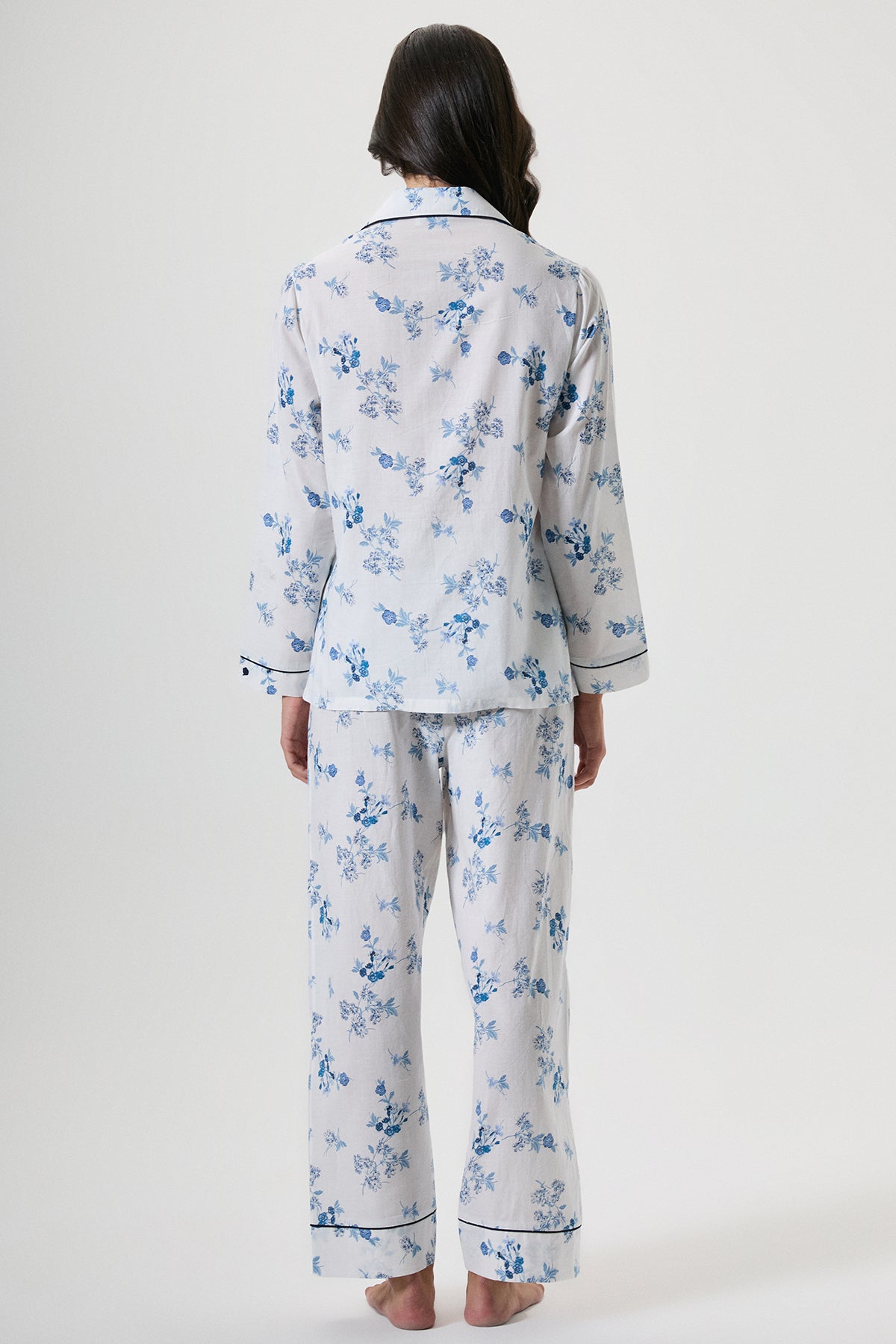 Éclat Bleu - Pyjama boutonné- Fraîcheur lumineuse et délicatesse florale 