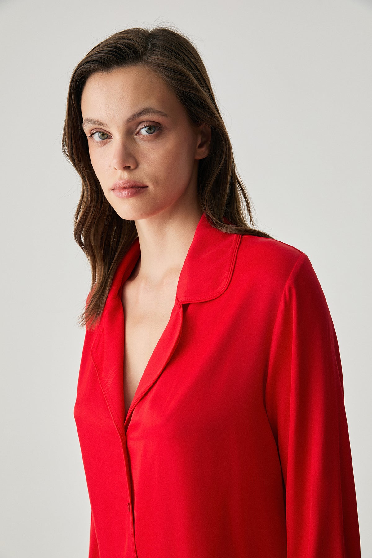 Rouge Élixir - Pyjama boutoné - Élégance souveraine et fluidité majestueuse