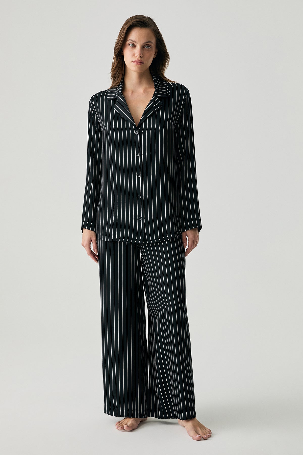 Tentation Noire - Pyjama boutoné - Allure envoûtante et élégance affirmée