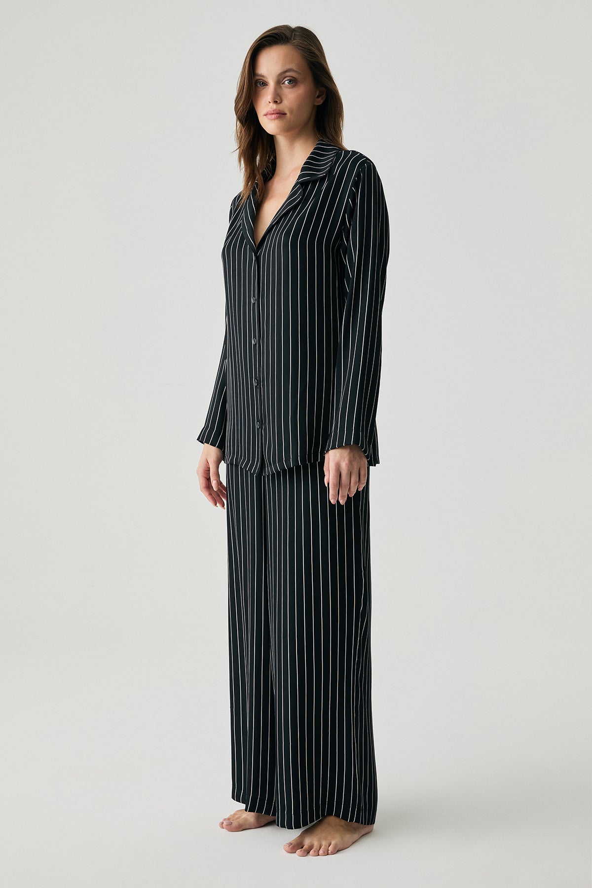 Tentation Noire - Pyjama boutoné - Allure envoûtante et élégance affirmée