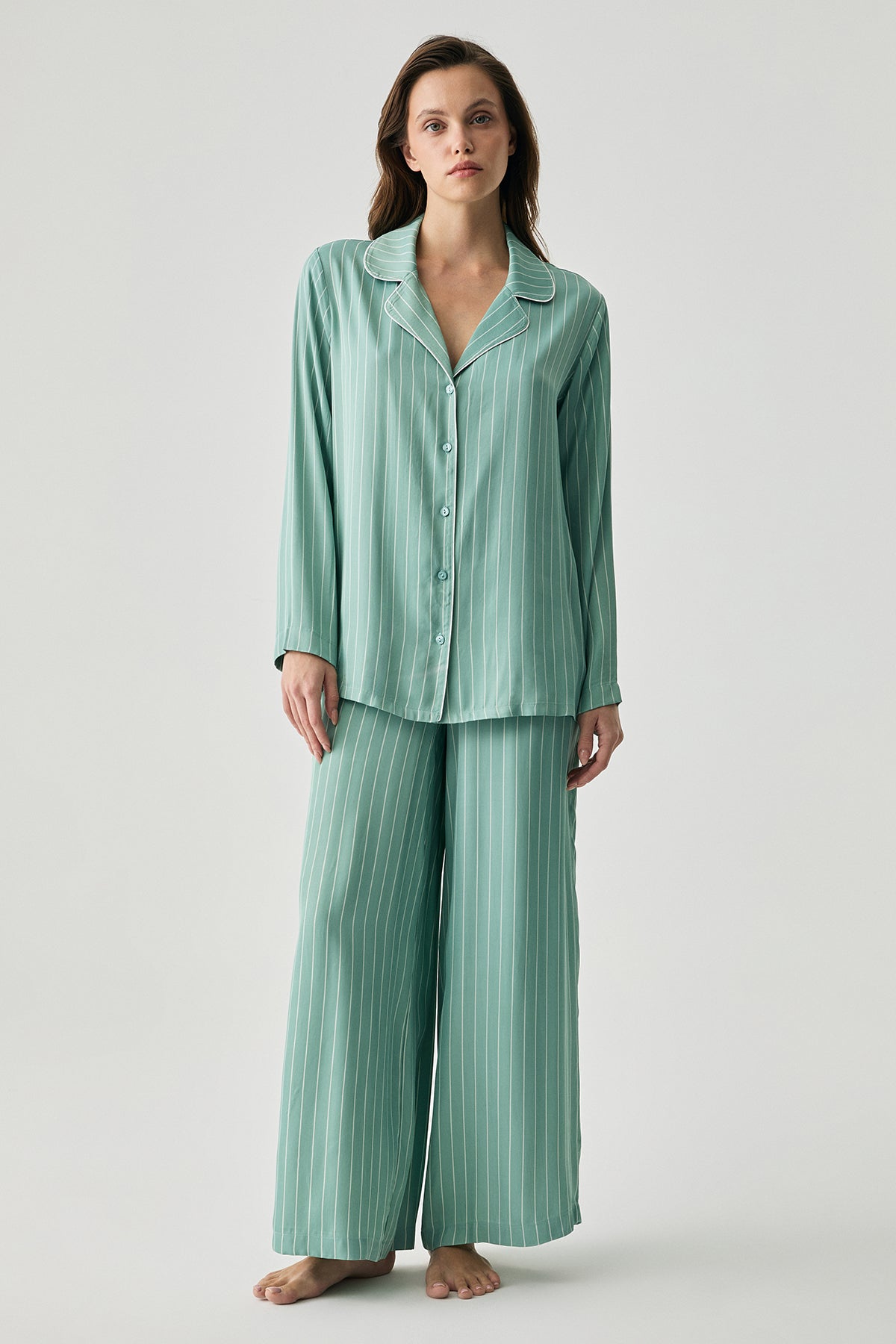 Éclat d’Aube Rayée - Pyjama boutonné - Silhouette fluide apaisante et allure chic naturelle