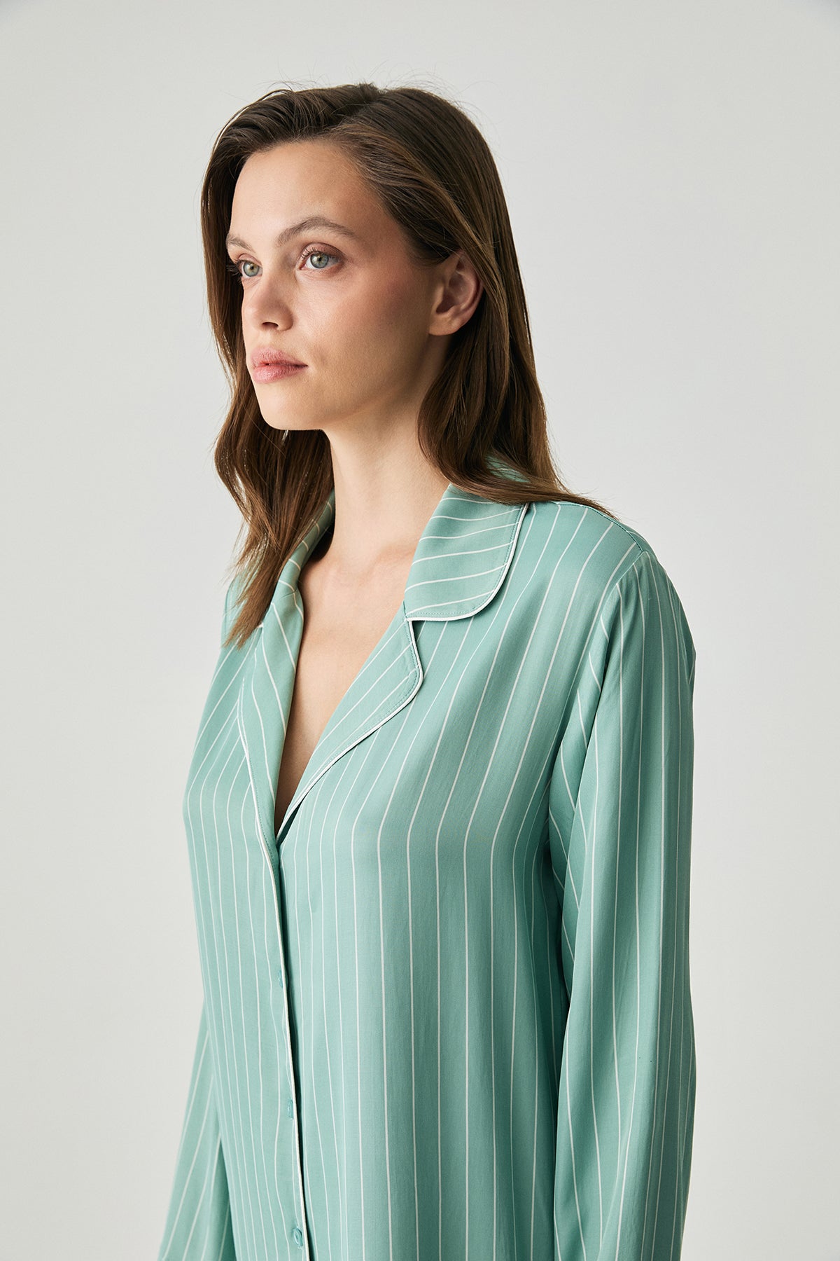 Éclat d’Aube Rayée - Pyjama boutonné - Silhouette fluide apaisante et allure chic naturelle