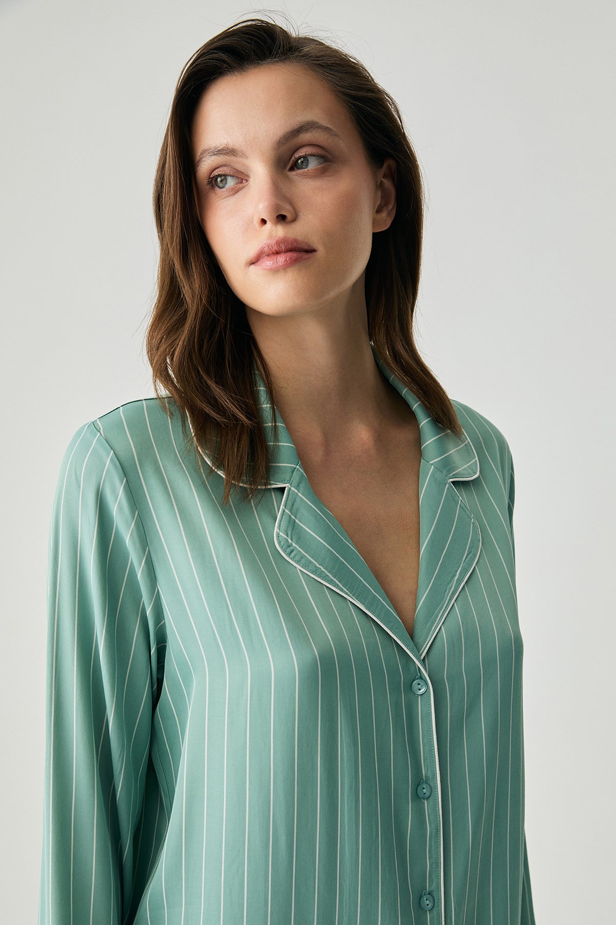 Éclat d’Aube Rayée - Pyjama boutonné - Silhouette fluide apaisante et allure chic naturelle