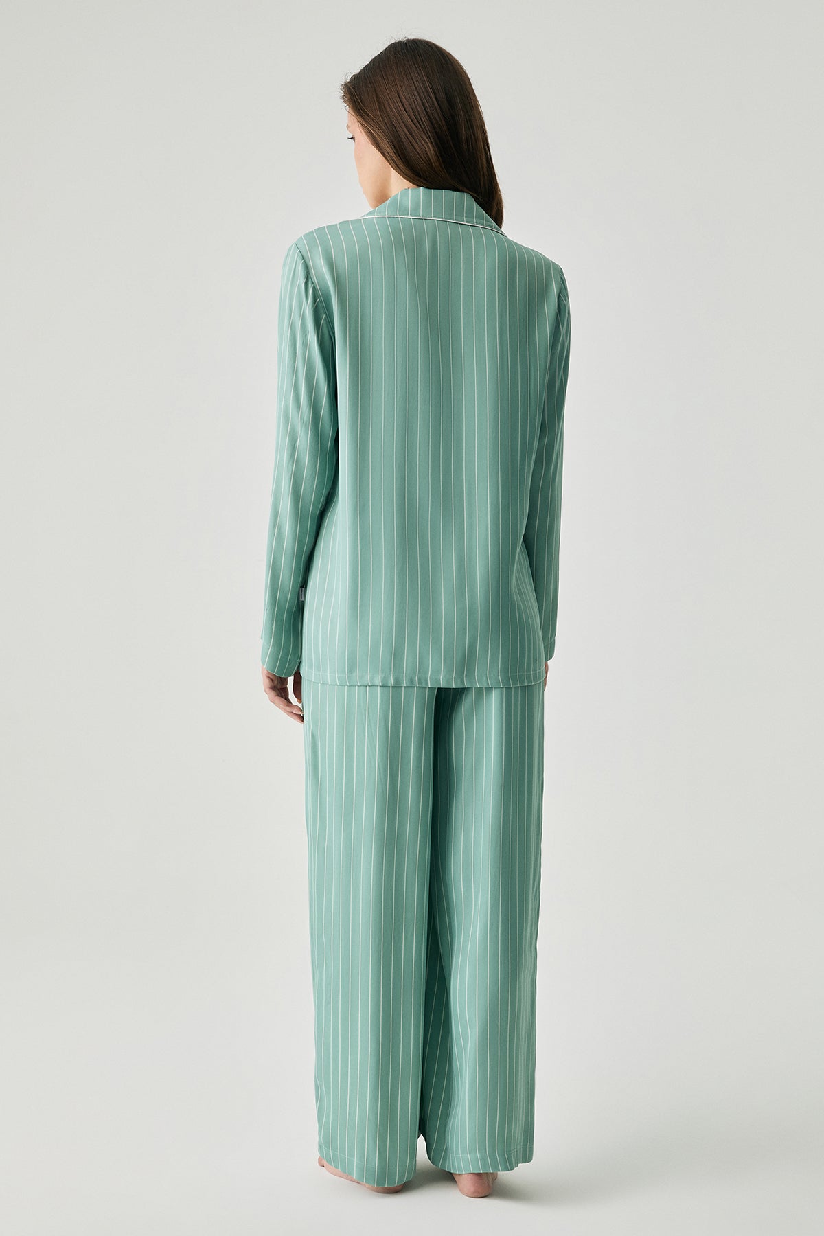 Éclat d’Aube Rayée - Pyjama boutonné - Silhouette fluide apaisante et allure chic naturelle