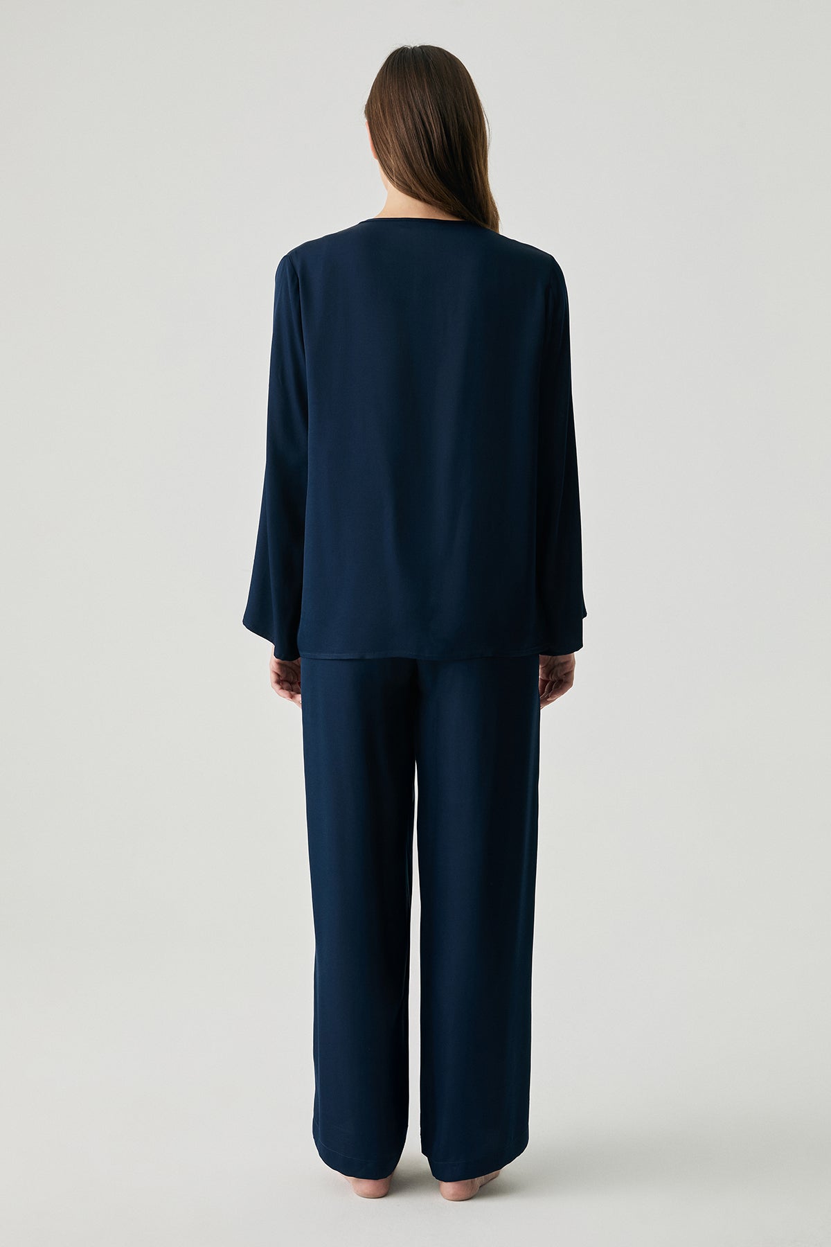 Nuit Élégante - Pyjama boutonné - Silhouette fluide enveloppante et allure chic intemporelle