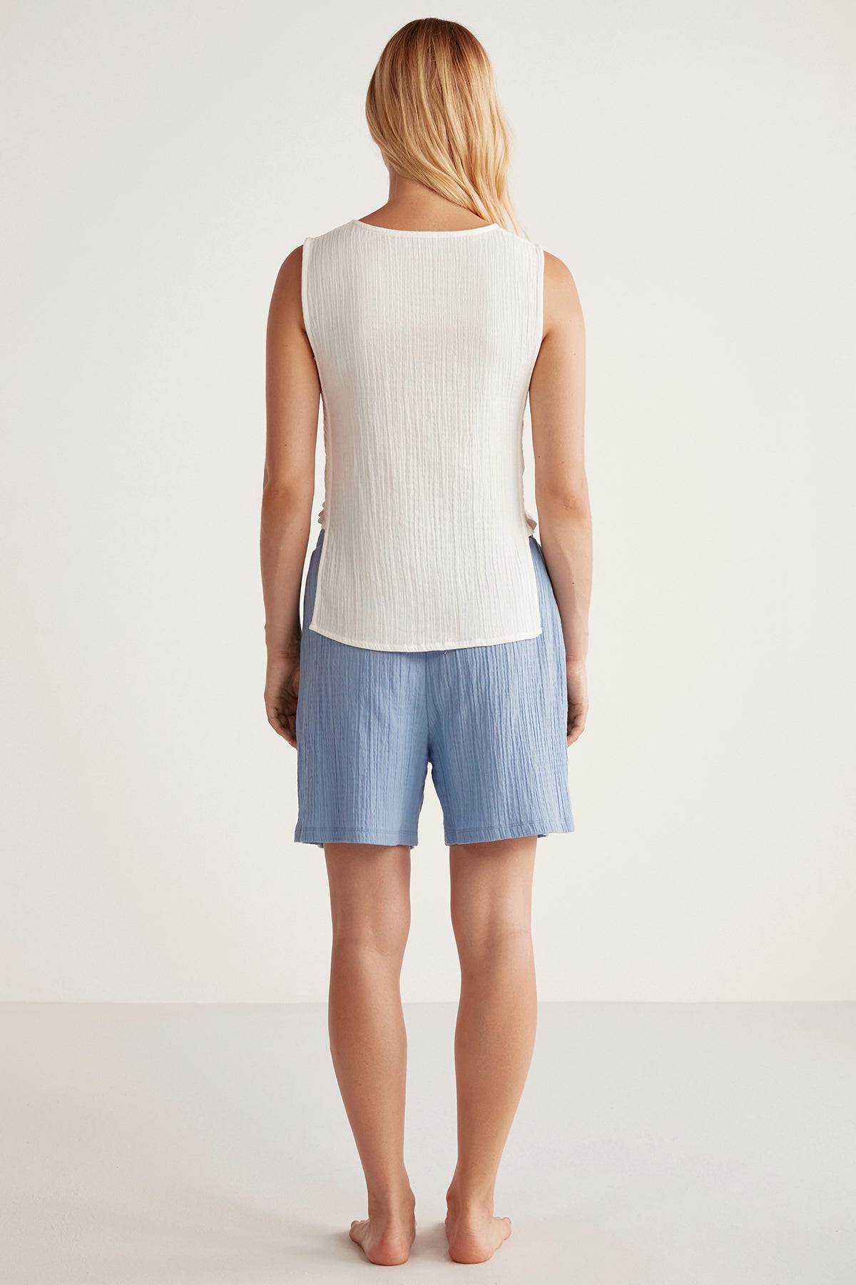 Ensemble short bleu ciel et tunique blanche unie