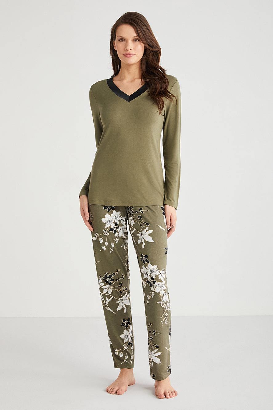 Pyjama à haut vert kaki et pantalon imprimé à motif floral CN